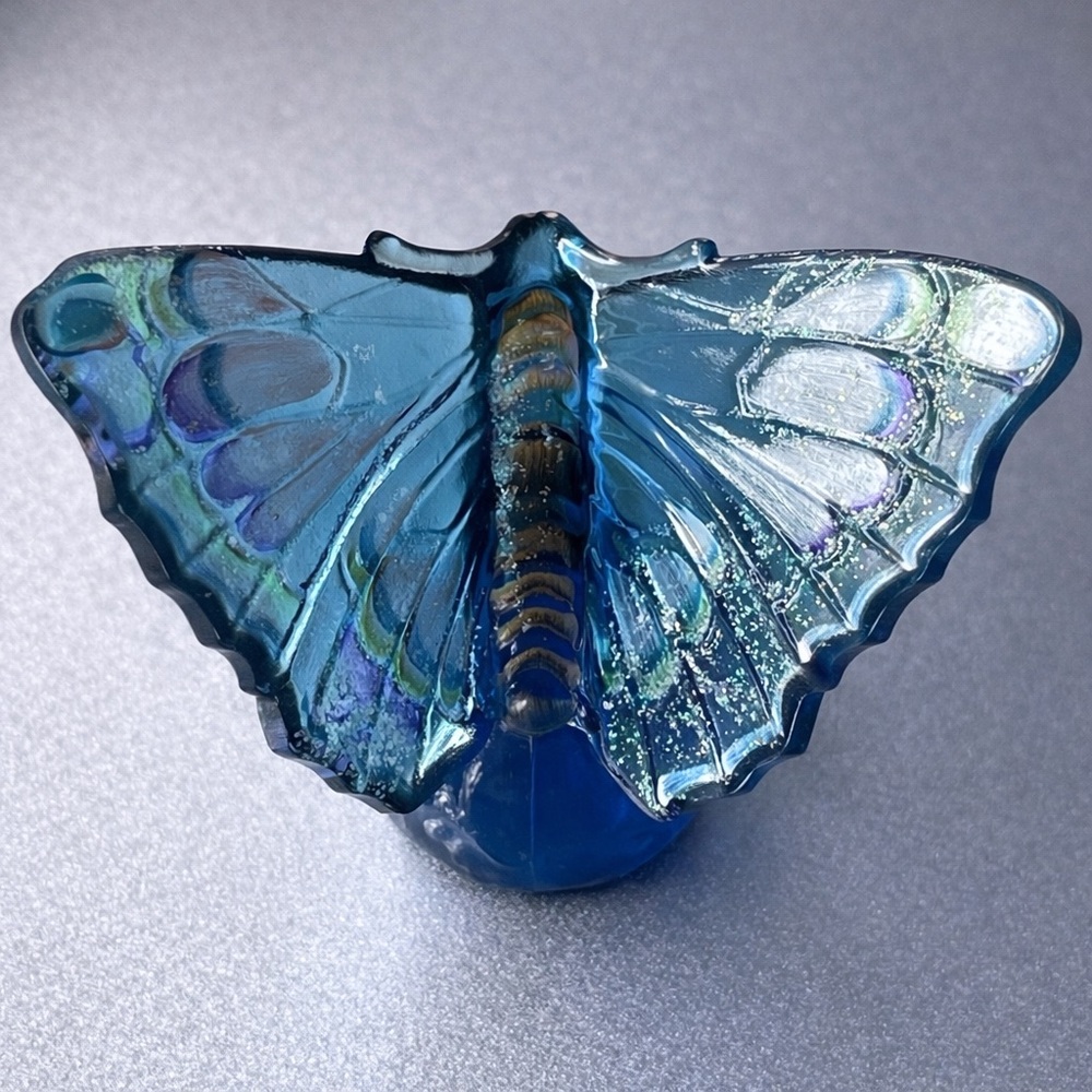 Fenton Blue Iridescent Butterfly Glass Figurine Signed B. McHenry Vtg Art Glass - Picture 6 of 9
